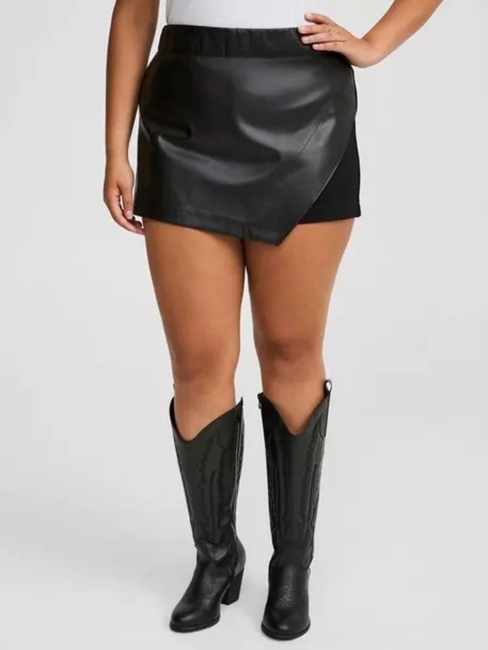 NWOT 1R STUDIO by Torrid Black Faux Leather Women’s Skort - Picture 2 of 8